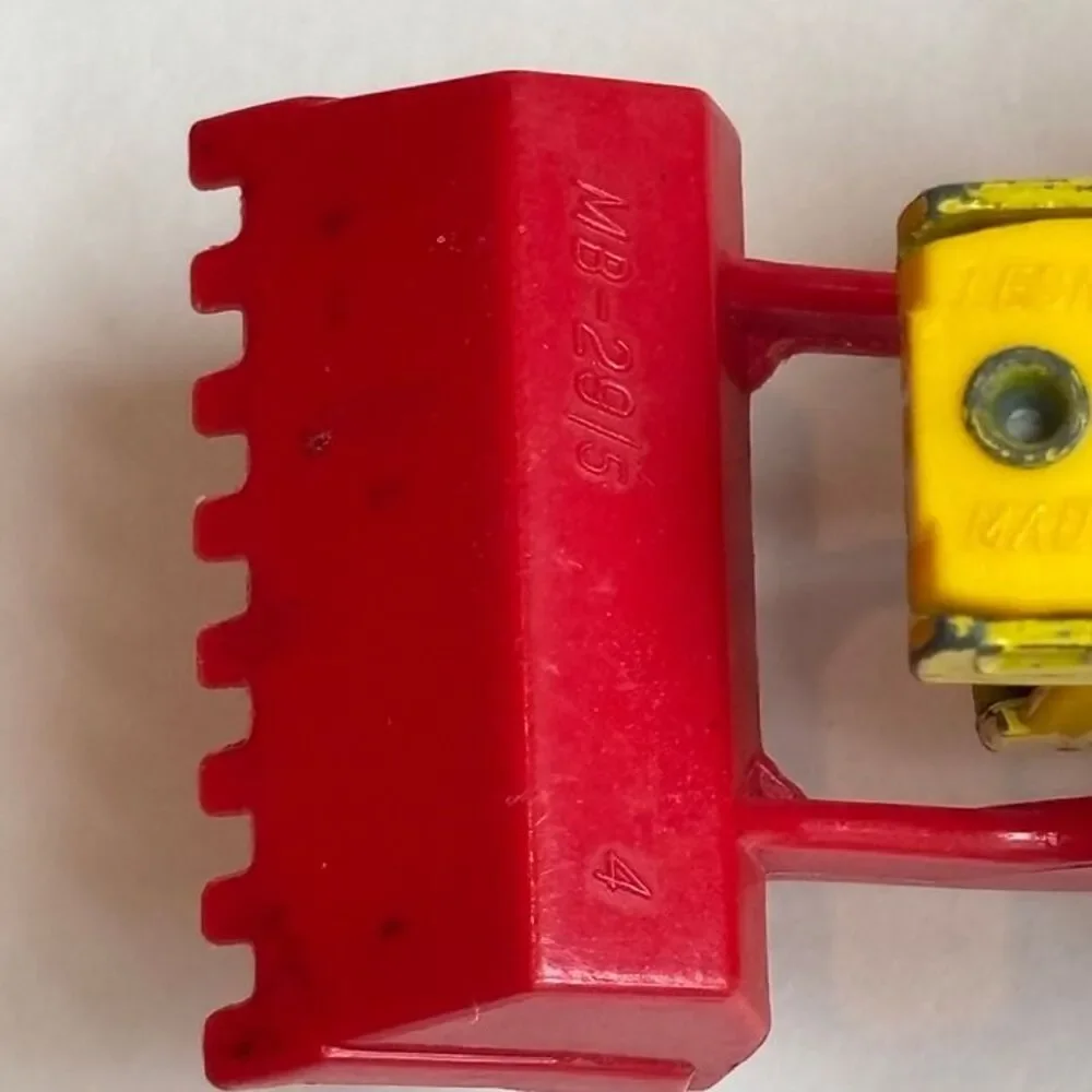 Vintage 1976 Matchbox Lesney England Superfast No 29 Tractor Shovel Yellow Red